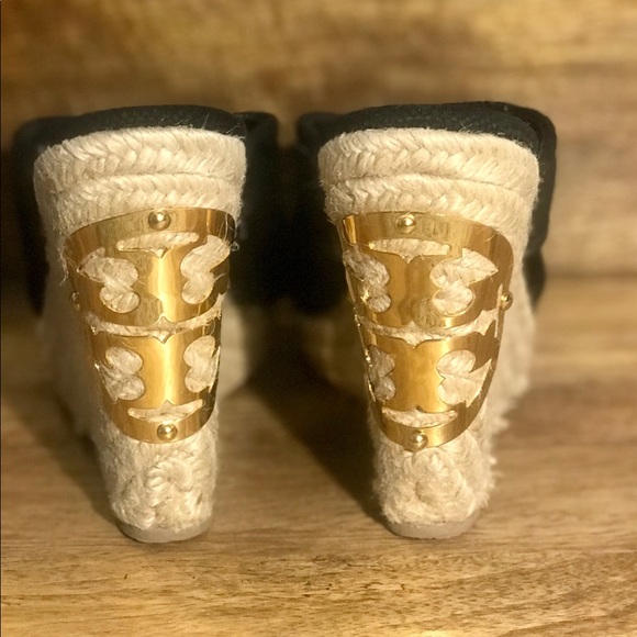 Tory Burch- Kristen, Black Fabric Canvas Wedge - Picture 4 of 8